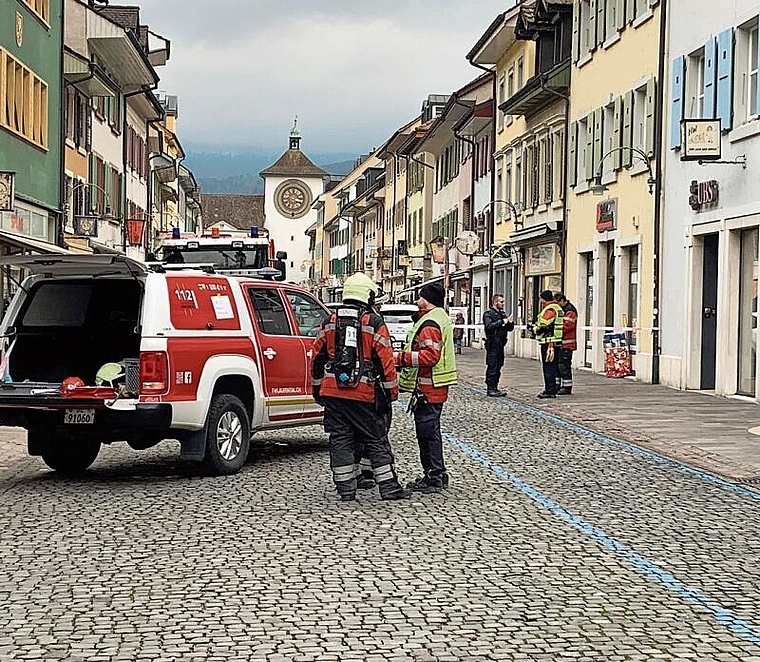 Buttersäure-Attacke: Einsatz bei der UBS in Laufen. Foto: Gaby Walther