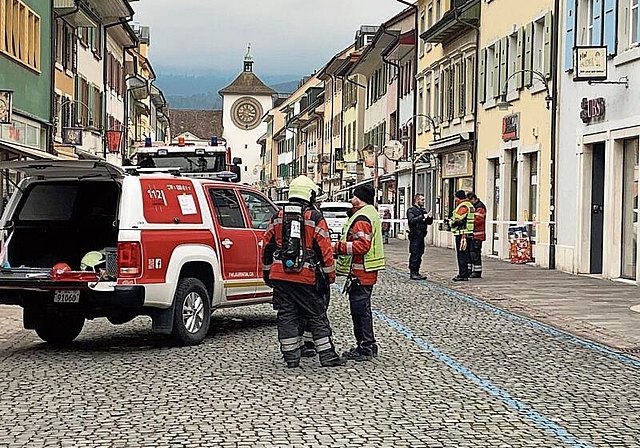 Buttersäure-Attacke: Einsatz bei der UBS in Laufen. Foto: Gaby Walther