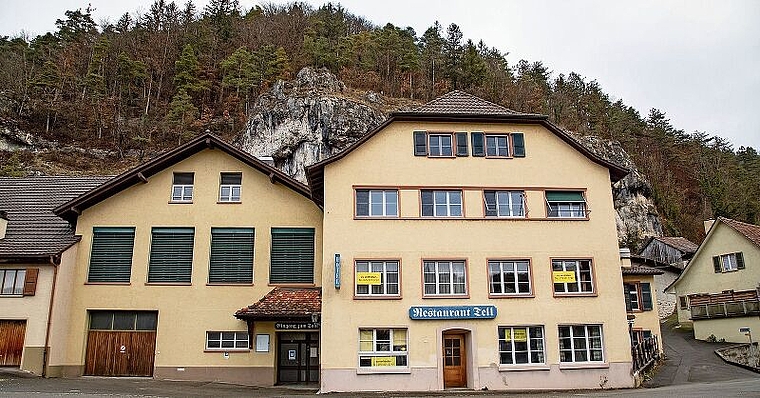 Grund für den Grossaufmarsch: Der Kauf der Liegenschaft «Tell», die jetzt mit Ausnahme eines Stockwerkeigentums der Einwohnergemeinde gehört. Foto: Martin Staub