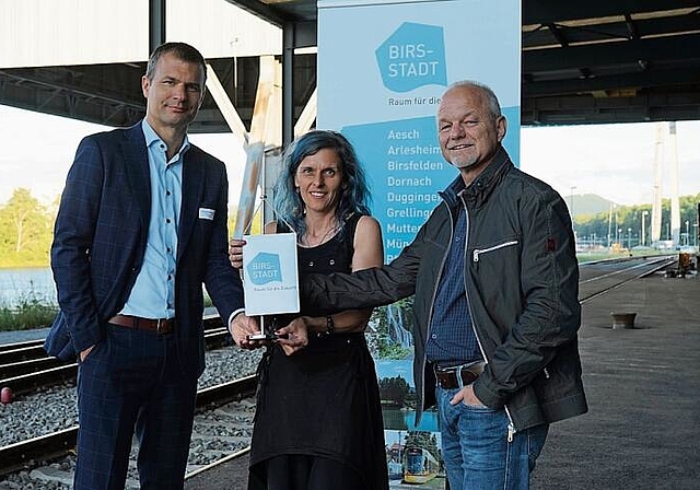 Präsidiumswechsel: Christoph Hiltmann (l.) übergibt an Alex Hein. Geschäftsführerin Gelgia Herzog ist die Konstante, «Herz und Hirn der Birsstadt», wie Hiltmann sagt. Foto: Isabelle Pryce