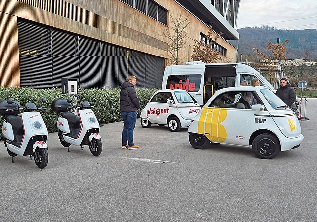 E-Scooter und Mini-Autos: Die Zeiten, in denen die BLT nur Transporte mit Trams und Bussen anbot, sind vorbei.Foto: Tobias Gfeller