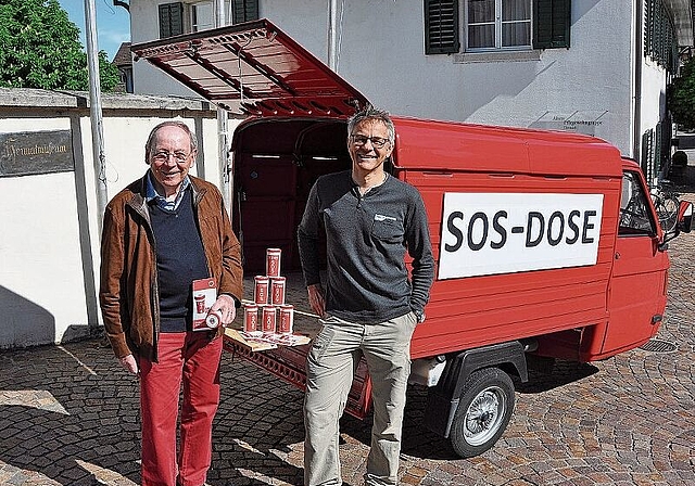 Initianten der SOS-Dose: Jean-Luc Nordmann vom Lions Club Dorneck (l.) und Pascal Hasler, Präsident des Kranken- und Hauspflegevereins Dornach-Gempen-Hochwald. Foto: ZVG / Karin Morf