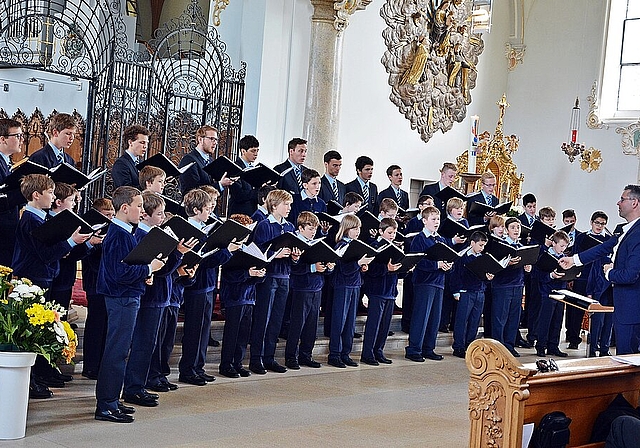 «Jubilate Deo»: Der erstaunliche Knabenchor der St. Ursenkathedrale unter Leitung von Andreas Reize. Fotos: Roland Bürki 
