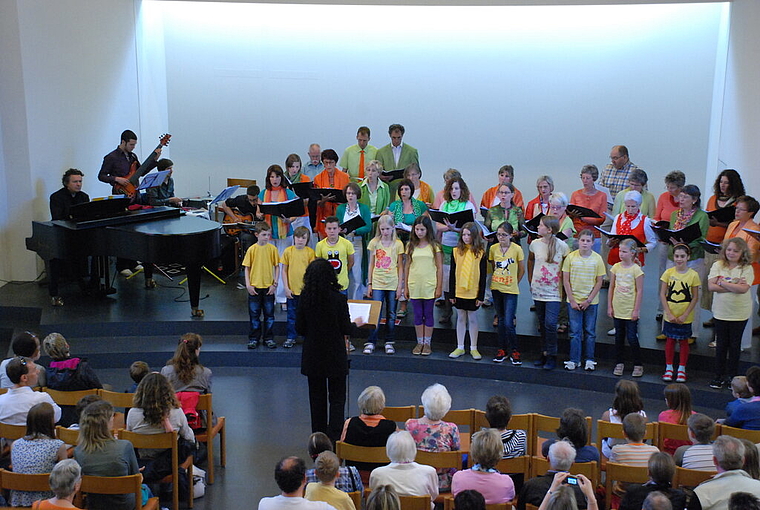 Die Bibel einmal modern: Der Neue Chor und der Kinderchor Aesch singen das Rockoratorium «Eversmiling Liberty». Foto: Thomas Brunnschweiler