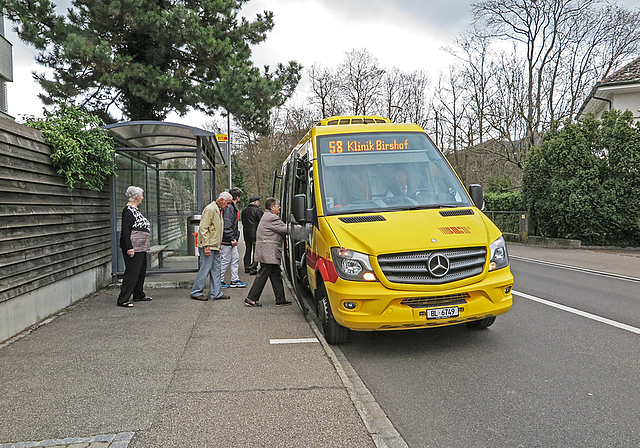 Erfolgsstory: Der 58er-Bus der BLT an der Haltestelle Pumpwerkstrasse.  Foto: Edmondo Savoldelli