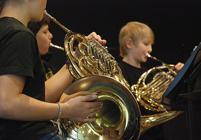 Spielten Carl Maria von Weber und Mozart: Das Hornensemble unter der Leitung von Heiner Krause.  Foto: Thomas Brunnschweiler