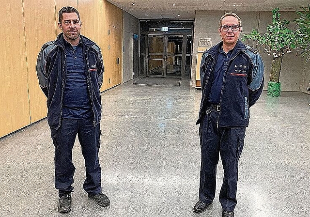 Die künftige Leitung der Feuerwehr: Christian Hermann (rechts) wird ab 2021 das Kommando übernehmen und Patrick Stöckli die Funktion Kommandant Stellvertreter. Foto: Bea Asper