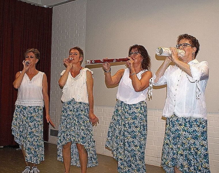 4seasons mit kreativen Instrumenten: (v.l.) Helene Huber, Marianne Altermatt, Elsbeth Huber und Rita Bühlmann. Foto: Jürg Jeanloz