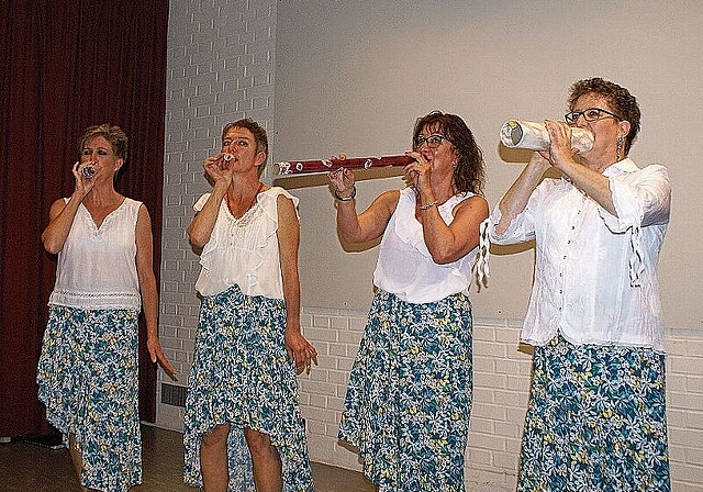 4seasons mit kreativen Instrumenten: (v.l.) Helene Huber, Marianne Altermatt, Elsbeth Huber und Rita Bühlmann. Foto: Jürg Jeanloz