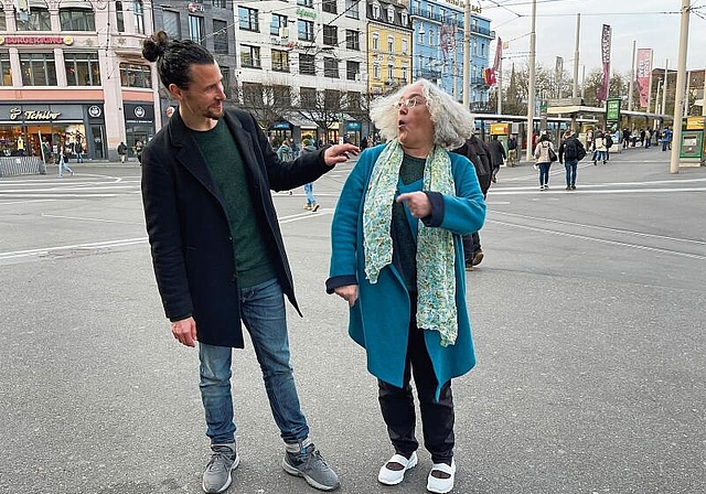 Mit Kindern die Welt der Kommunikation entdecken: Theaterpädagoge Melvin Hasler und Initiantin Barbara Bürki. Foto: Axel Mannigel