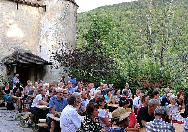 <em>Geschichtsträchtiger Ort: </em>Im Schlosshof genossen die Gäste die Musik.
