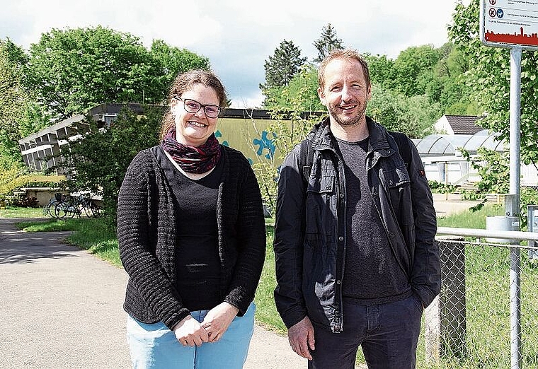 Haben zusammen mit anderen Eltern Beschwerde eingelegt: Jenny Rentsch und Patrick Rickenbach. Foto: Tobias Gfeller