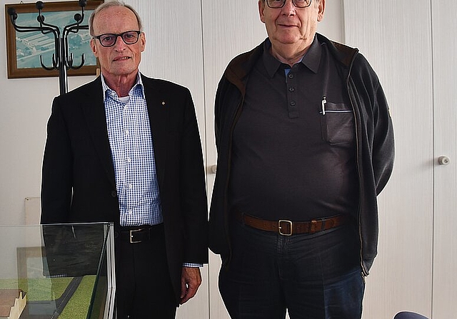 <em>Sorgen seit Jahren dafür, dass in den Industriebrachen vom Gilgenberg neue Tätigkeiten aufgenommen werden: </em>Eugen Hänggi, Verwaltungsratspräsident der Gewerbezentrum Gilgenberg AG (l.) und Initiant Anton Volonté<em> Foto: Bea Asper</em>