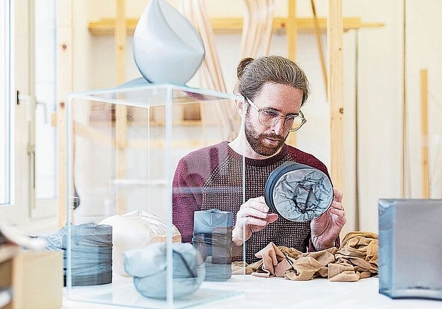 Leidenschaftlich am Strumpf: Fabian Matz entdeckt bei seiner Arbeit immer wieder neue Aspekte des Modeaccessoires.
