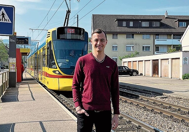 Attraktiveres Angebot: Jan Kirchmayr findet, der Aufwand für die rund fünf Minuten kürzere Fahrzeit lohne sich auf jeden Fall. Foto: Tobias Gfeller