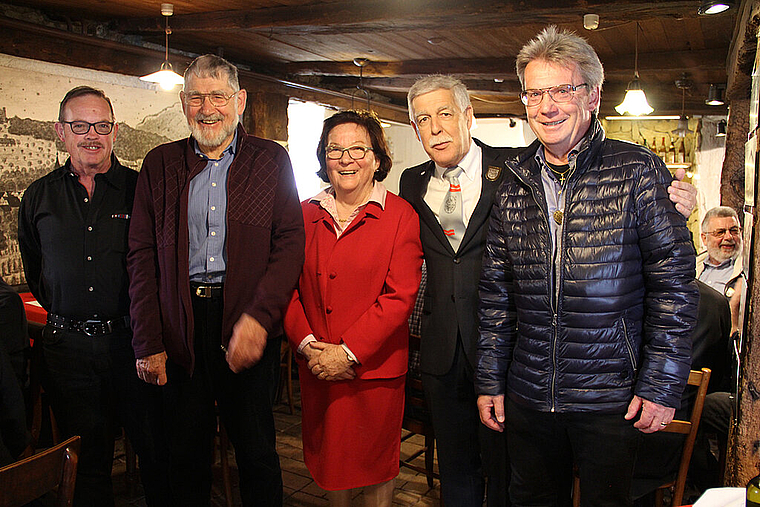 Josefen-Bild mit Bruno (v. l.): Josy Fohrler, Josef Staub, Josy Nussbaumer, Zunftmeister Bruno Theiler und Seppi Lenherr.
