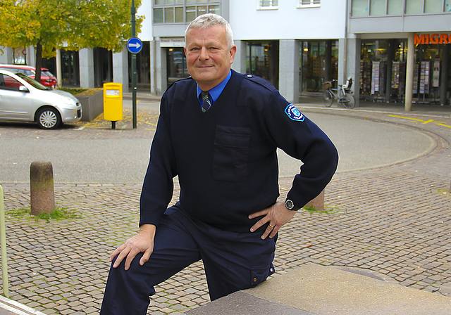 Freundlich im Ton, hart in der Sache: Für Stefan Fiechter war seine Tätigkeit als Gemeindepolizist immer mehr Berufung als Beruf.  Foto: Tobias Gfeller