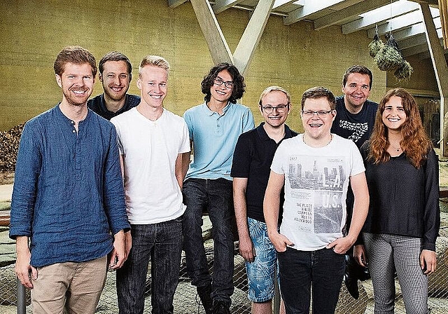 Elefantastisch: Dieses Team hat das tolle Projekt auf die Beine gestellt. (v.l.) Raphael Ammann, Silvio Hunziker, Ramon Schnyder, Anton Hänggi, Samuel Cueni, Daniel Ammann, Jeruel Ammann, Luana Chanton. Foto: Zoe Zbinden