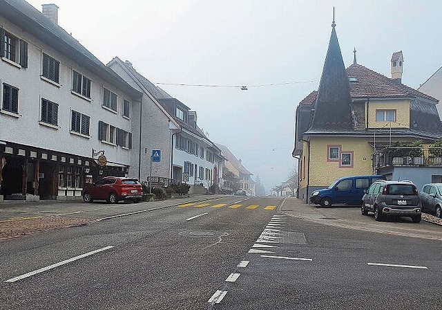 Hauptstrasse: Die Gemeinde möchte den Verkehr in Oberdornach beruhigen. Foto: Fabia Maieroni