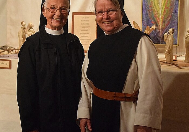 Die Künstlerinnen: Schwester Chantal Hug (l.) und Schwester Benedicta Cavegn. Foto: Bea Asper