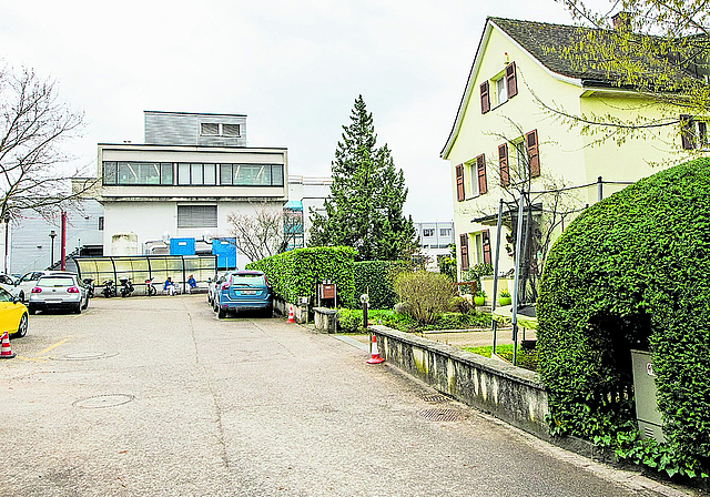 Spitalweg: Gemäss den Plänen hätte der Bau auf der Parzelle rechts im Bild zu stehen kommen sollen. Foto: Nicole Nars-Zimmer