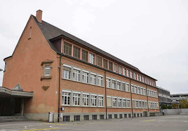 Kein Neubau nötig, aber Optimierung der bestehenden Substanz: Das Primarschulhaus Neumatt.  Foto: Thomas Kramer