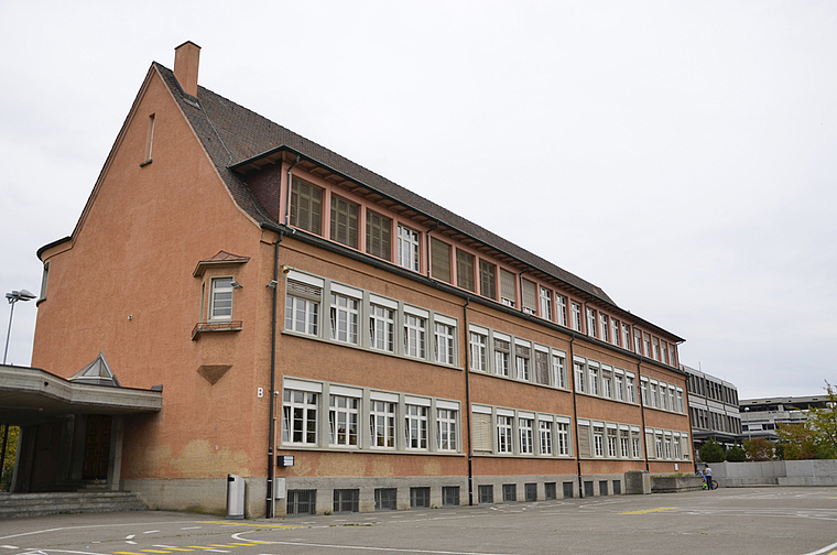 Kein Neubau nötig, aber Optimierung der bestehenden Substanz: Das Primarschulhaus Neumatt.  Foto: Thomas Kramer