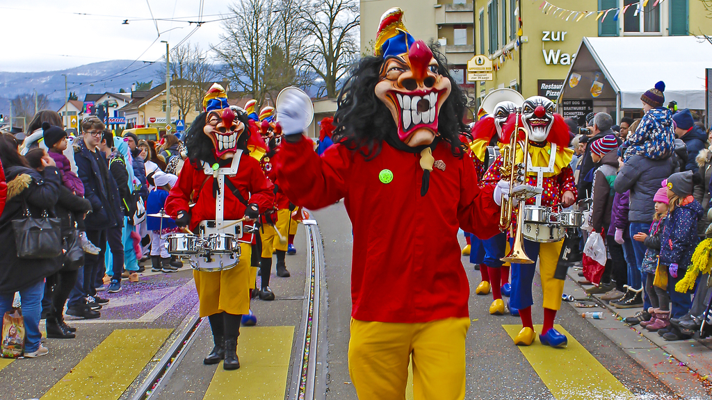 Tanzend in Reinach: Trompeten-Waggis.
