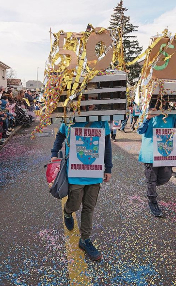 50-Jahr-Jubiläum: Diese Klasse feiert ihr Schulhaus. Fotos: Tobias Gfeller
