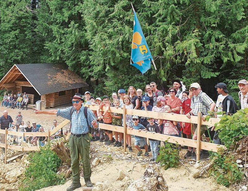 Naturschutzprojekt: Peter Nebel erzählte den Banntäglern, wie die Chöpfligrube vor kurzem umgestaltet wurde.