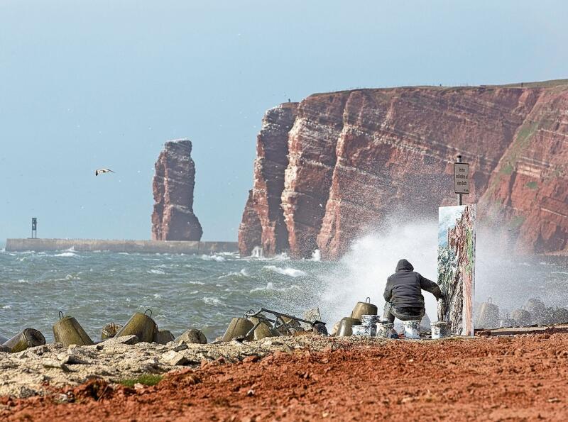 «Meine Bilder sind quasi erlebte Natur»: Christopher Lehmpfuhl 2014 während seiner Malerreise auf Helgoland. Foto: zVg/Florian Selig, Berlin