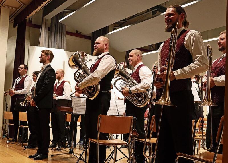 Konzert: Unter der Leitung von Martin Käch spielte die MG Beinwil Klassiker aus Film und Heimat. Foto: Carlo Lang