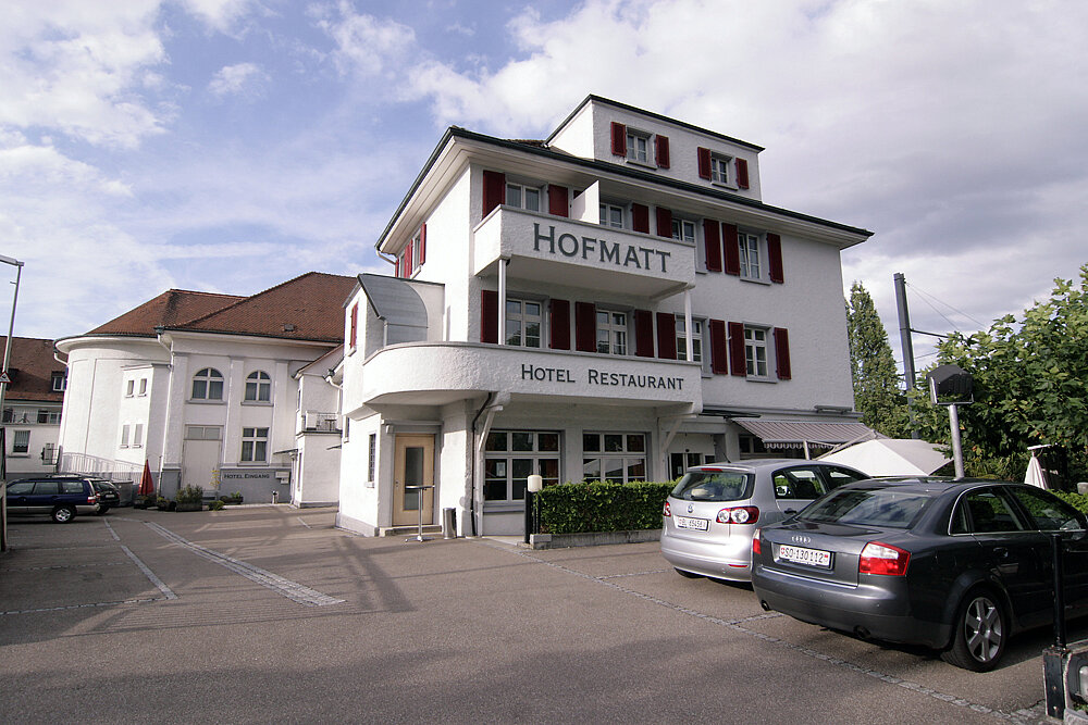 Dornröschenschlaf: Die Bürgergemeinde will mit dem Erwerb des Hotels Hofmatt dessen Saal wieder zum kulturellen Zentrum Münchensteins machen. Foto: Lukas Hausendorf