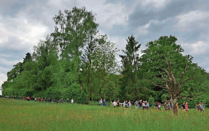 Reinach: Bereits am Morgen besammelte sich in Reinach beim Tierpark die Ganztagesrotte. Die Halbtagesrotte startete um 13 Uhr beim Heimatmuseum. Auf der Banntagswiese konnten die Reinacherinnen und Reinacher bis am Abend den Tag mit Festbetrieb ausklingen lassen. Foto: Bürgergemeinde Reinach