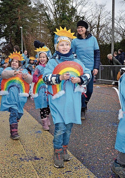 Farbig: Regenbögen spazieren auch mit.