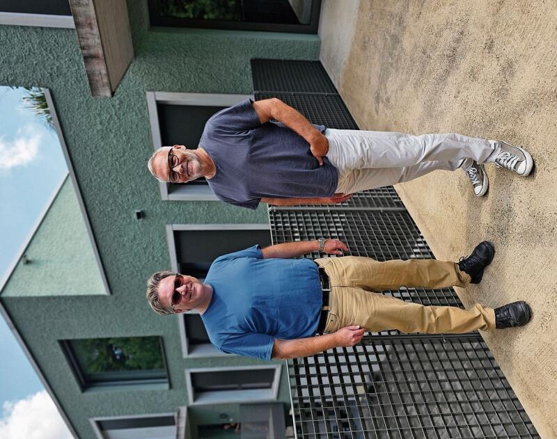 Neue Leitung im Kinder- und Jugendheim in Laufen: Der bisherige Stellvertreter Stefan Hamann (l.) übernimmt die Leitung von Stefan Köhli. Foto: Melanie Brêchet