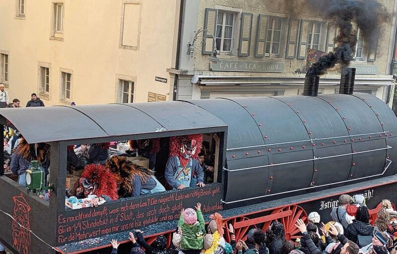 Dörli-Spränger-Clique: Sie lassen das Stedtli mit der Loki im Rauch ersticken.